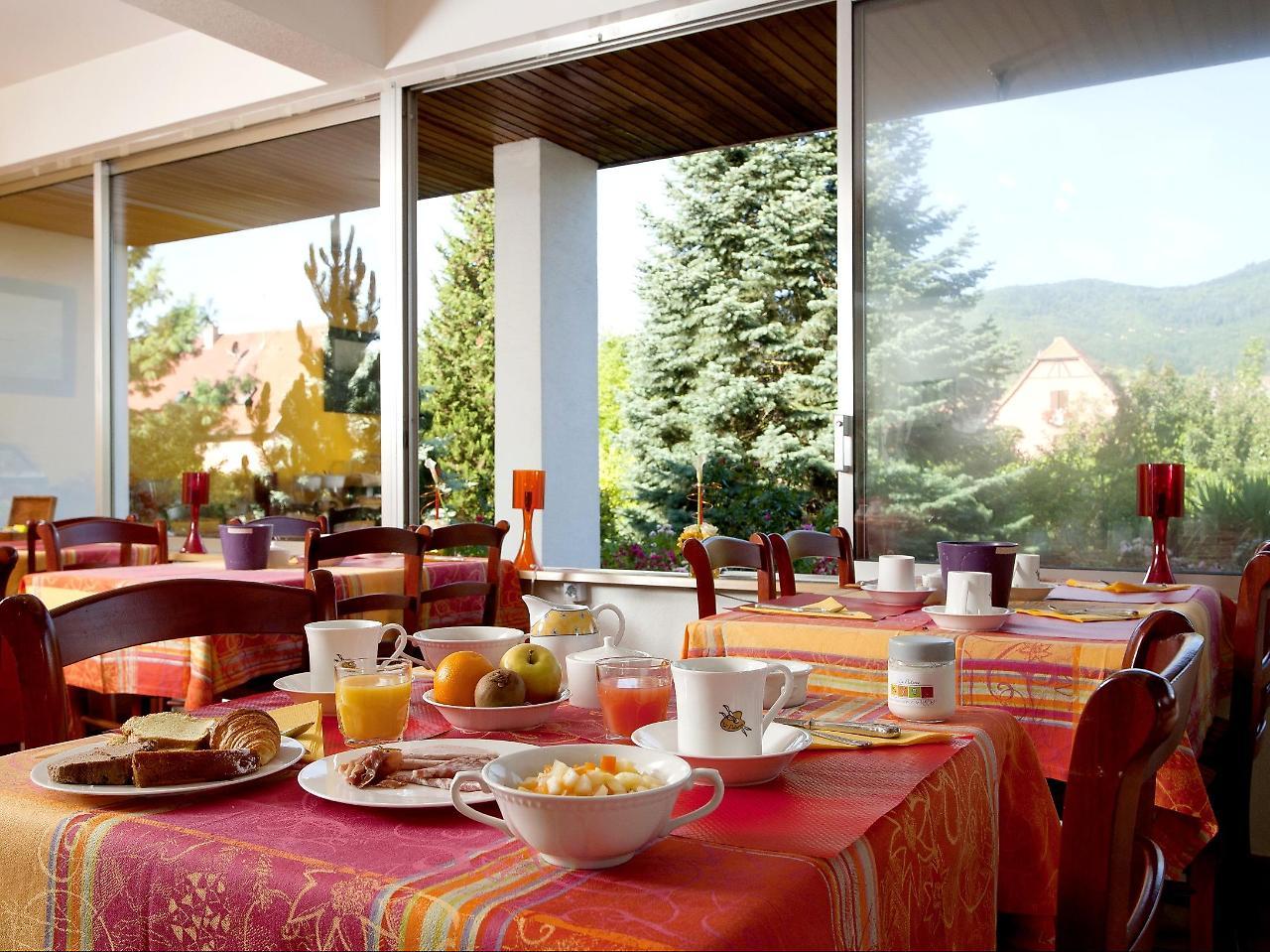 Hotel Restaurant Logis La Palette Wettolsheim Екстериор снимка