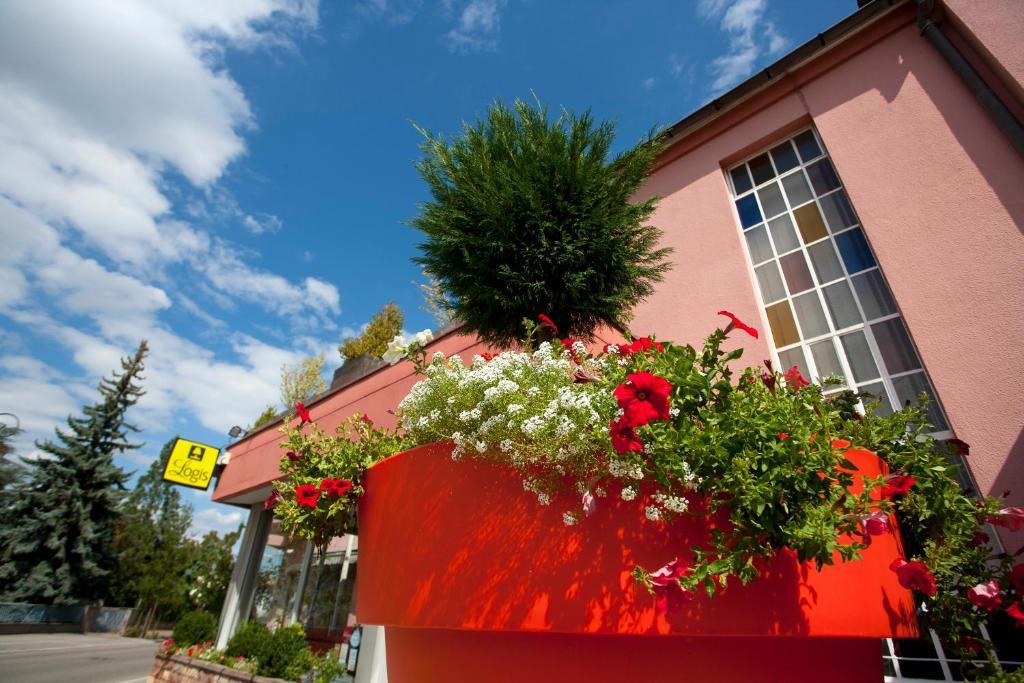 Hotel Restaurant Logis La Palette Wettolsheim Екстериор снимка